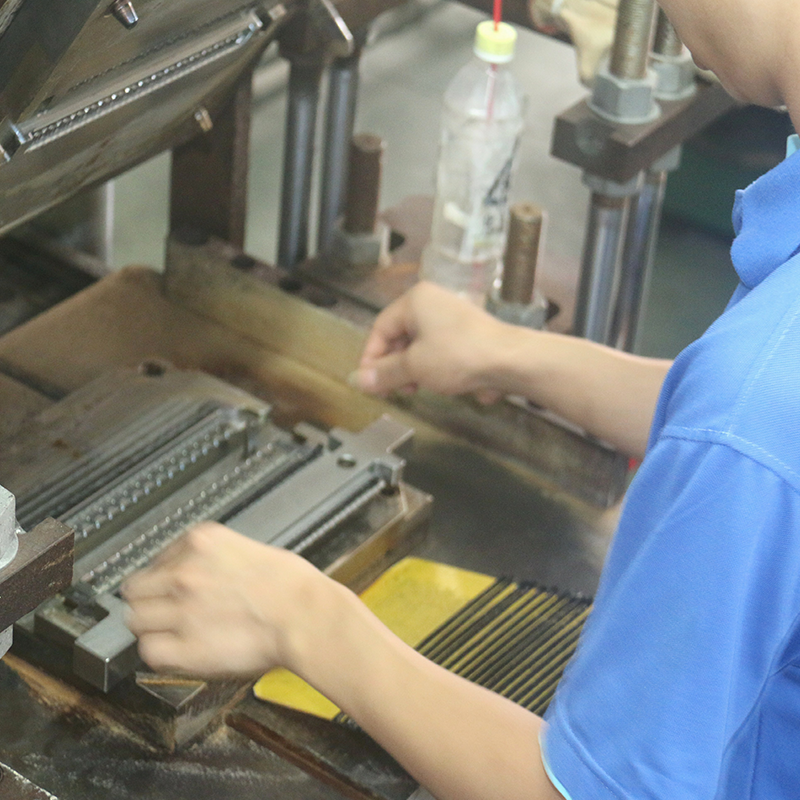 How Do We Ensure Quality and Customization in the Production of Self-Groomer Tools with Catnip for Cats and Dogs7